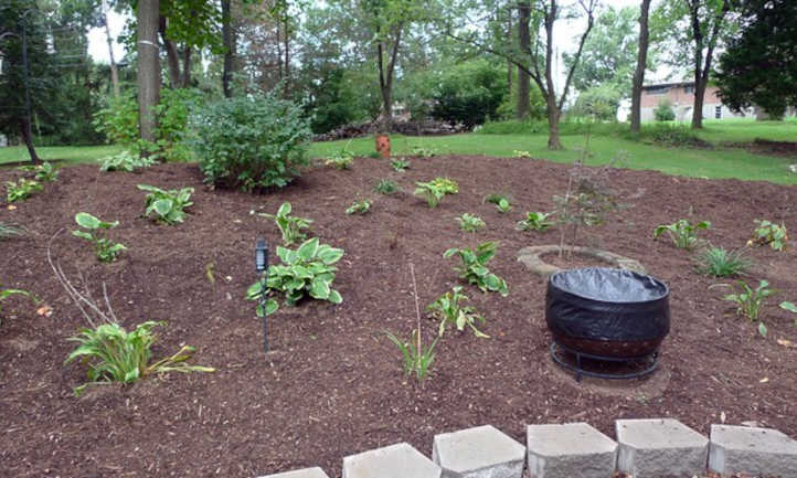 How to spread mulch
